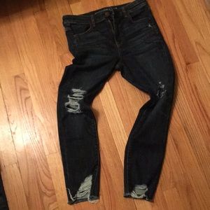 Trendy distressed American Eagle Skinny Jeans
